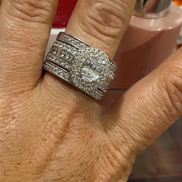 RING 💍 - Picture 4 of 6